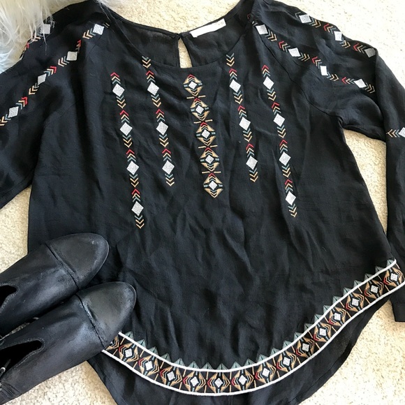 UEC | Lush Embroidered Blouse | Size M | High Low Style - Picture 10 of 12